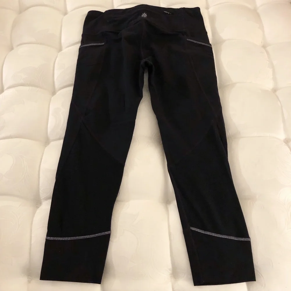 Athleta Relay 2.0 Black Compression Capri Leggings (size Small) - Picture 5 of 8